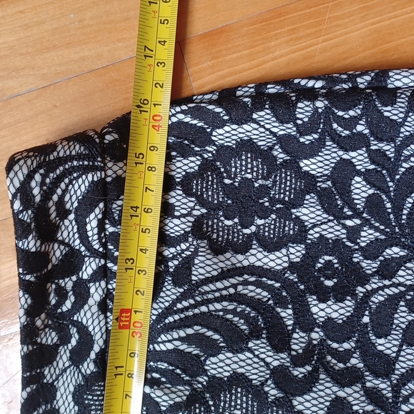 Black and white lace skirt Size 4 - Picture 5 of 8